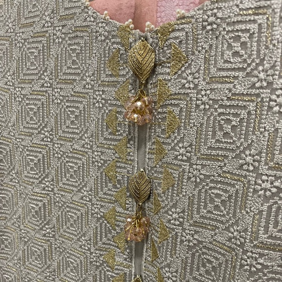 Xenia Pakistani Medium Outfit with pants and dupatta - Picture 2 of 5